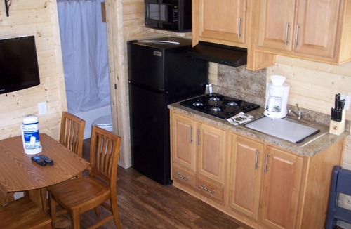 Emigrant Gap Resort | Snowflower Camping Resort Cottage 5