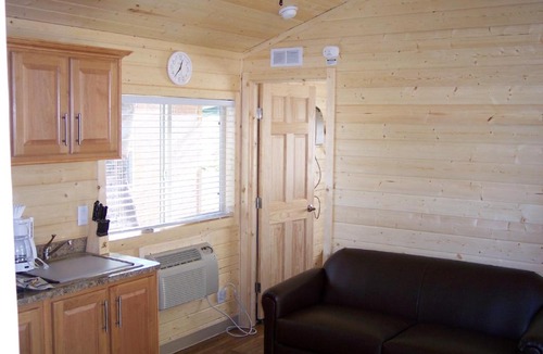 Emigrant Gap Resort | Snowflower Camping Resort Cottage 5
