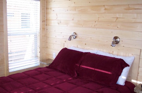 Emigrant Gap Resort | Snowflower Camping Resort Cottage 7
