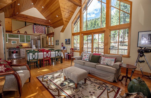 Twin Peaks House | Snowglobe by Hauserman Rentals