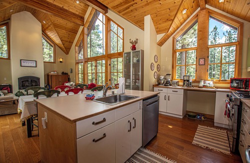 Twin Peaks House | Snowglobe by Hauserman Rentals