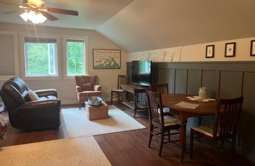 Palmer Bed & Breakfast | Snowgoose Pond Bed & Breakfast