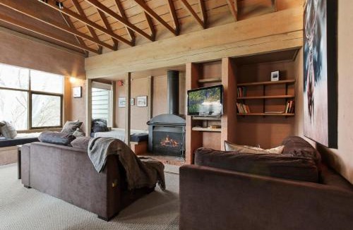 Dinner Plain House | Snowgums 10