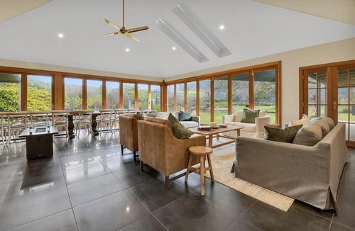 Canobolas House | Snowline - Ultimate Getaway, Pool, Sleeps 16