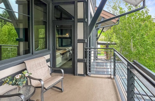 Snowmass Village Condo | Snowmass Mountain Village! Spacious Balcony with Views, A/C, Hot Tub, Gas FP & Parking