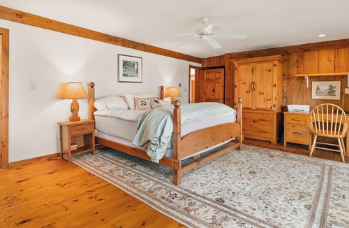 Dysart et al Cabin | Snowmobile & Pet-Friendly Group Lakefront Lodge Near Dorset