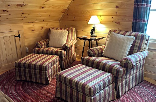 Colebrook Cabin | SNOWMOBILING STARTS SOON! - Cozy Cabin with Mountain Views & WiFi