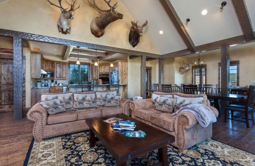 West Glacier House | Snowmoon Ranch