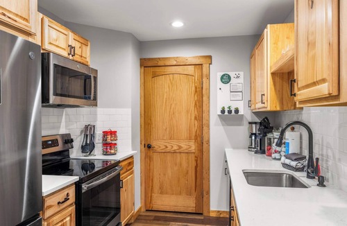 Great Valley Condo | SnowPine Condo, Sleeps 6, Patio, A/C