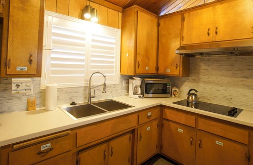 Whispering Forest Cabin | Snowridge - Walk to Oktoberfest & Snow Play, Fireplace, Deck, Barbecue