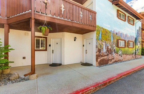 Downtown Leavenworth Apartment | Snowstorm Studio on Icicle Village