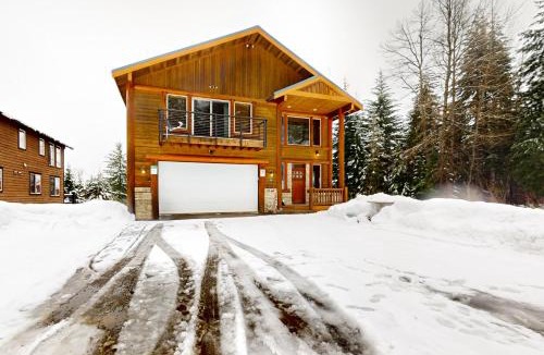 Hyak House | SnowTop Manor