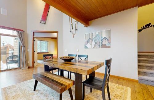 Hyak House | SnowTop Manor