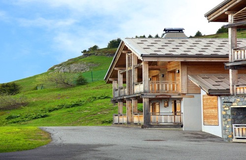 Flaine Ski Chalet | Snowy Chalet w/Views
