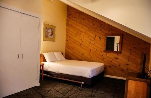 Waterville Valley Hotel | Snowy Owl Inn