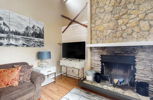 Fish Camp House | Snowy Pines