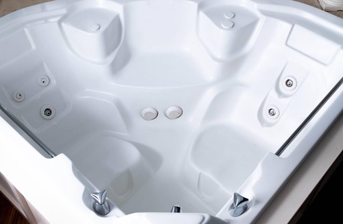 Main Street Hyannis Hotel | SNPJ : Princess Junior Suite with Jacuzzi