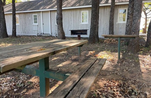 Pottsboro Cabin | Snug 2 Bed Cabin at Mill Creek Marina: Cabin 2