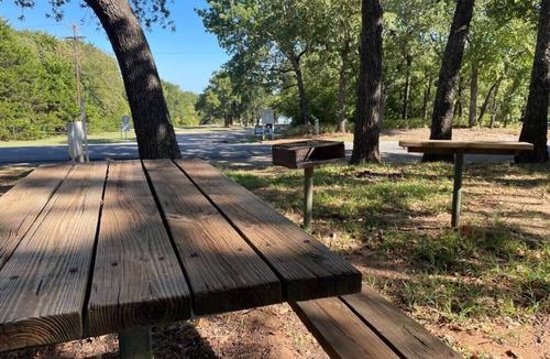 Pottsboro Cabin | Snug 3 Bed Cabin at Mill Creek Marina: Cabin 1