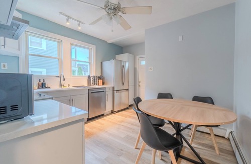 South Medford House | Snug 3BD/2BA - Walk to Tufts/Train Station-Private Parking/15 MIN to Boston