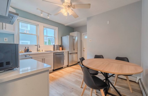 South Medford House | Snug 3BD/2BA - Walk to Tufts/Train Station-Private Parking/15 MIN to Boston