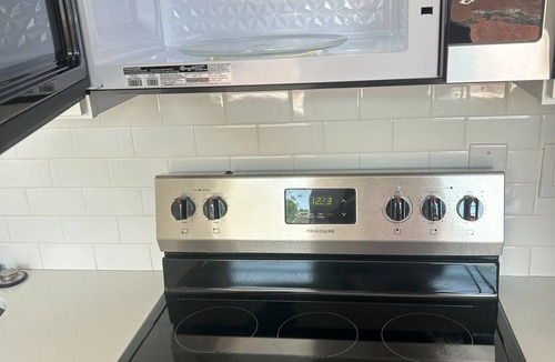 East Parkside Apartment | Snug Apt - Sleeps 3