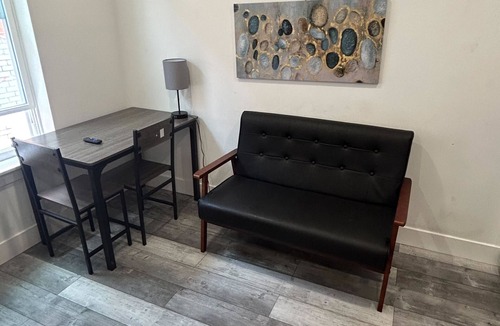 East Parkside Apartment | Snug Apt - Sleeps 3