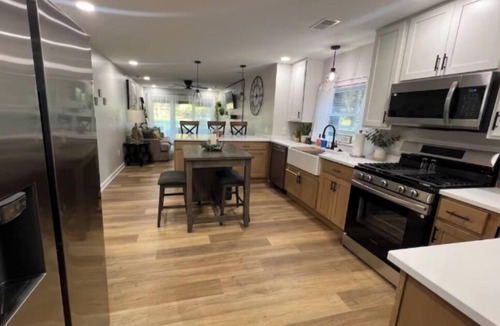 Howland Corners House | Snug As a Bug- 2Bedroom 2Bath