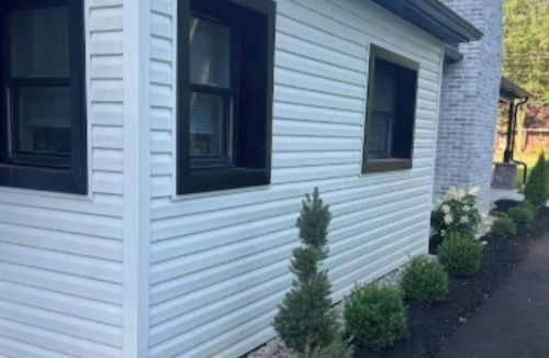 Howland Corners House | Snug As a Bug- 2Bedroom 2Bath