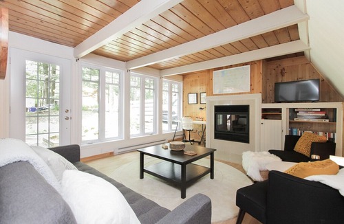 Orford Villa | Snug Chalet + Nature + Family & Pet Friendly + Workspace + WiFi