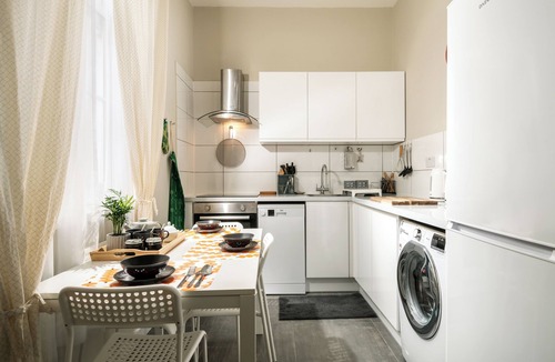 Pimlico Apartment | Snug City Studio Comfortable and in pristine condition