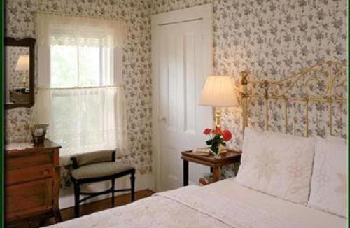 Provincetown Bed & Breakfast | Snug Cottage