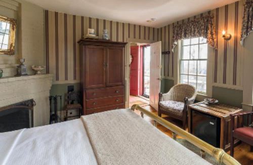 Provincetown Bed & Breakfast | Snug Cottage