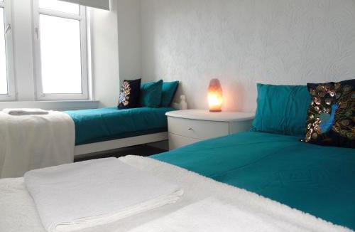 Greenock Apartment | Snug - Grian-aig Apartment