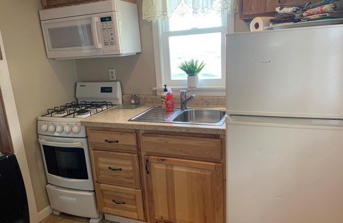 Sturgeon Bay Cottage | Snug Harbor Inn - Starboard Cottage