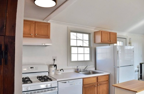 Snug Harbor Cottage | Snug Harbor Waterfront Cottage Pet Friendly