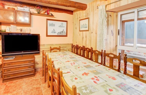 Montemayor de Pililla Villa | Snug Holiday Home in Valladolid with Private Pool