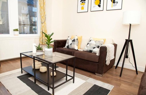 Helensburgh Apartment | Snug - Logie Baird Apartment