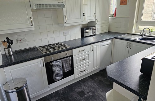 Helensburgh Apartment | Snug - Meadhan Apartment