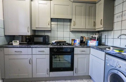 Livingston Apartment | Snug Modern Apartment