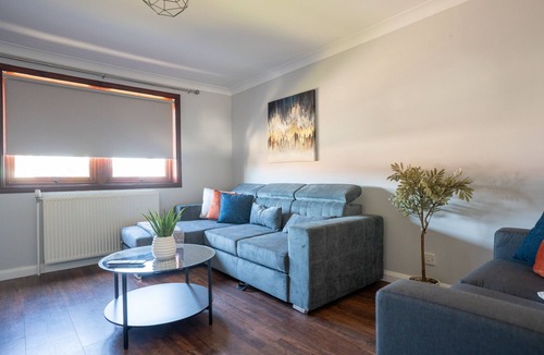 Kincardine Apartment | Snug Modern Apartment in Alloa