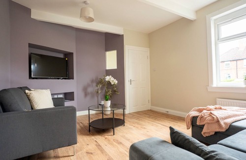 Rosyth House | Snug Modern Home in Dunfermline