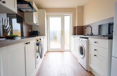 Grangemouth House | Snug Modern Home in Grangemouth