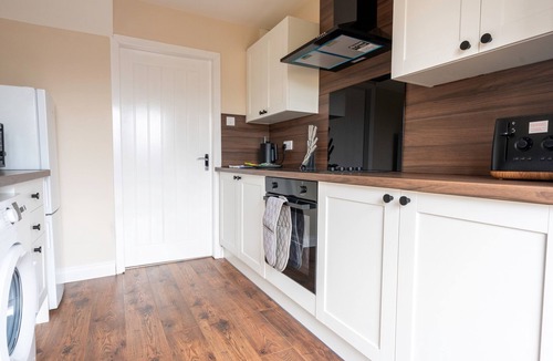 Grangemouth House | Snug Modern Home in Grangemouth