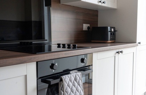 Grangemouth House | Snug Modern Home in Grangemouth