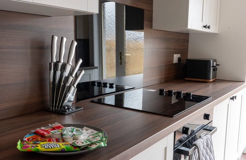 Grangemouth House | Snug Modern Home in Grangemouth