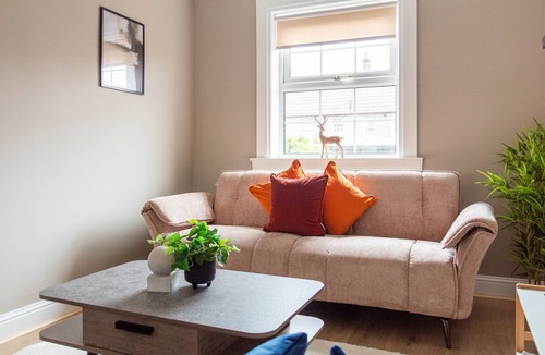 Airth House | Snug Modern Home in Airth