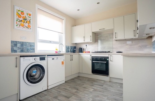 Bathgate House | Snug Modern Home in Bathgate