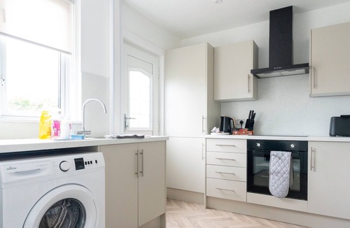 Broxburn House | Snug Modern Home in Broxburn