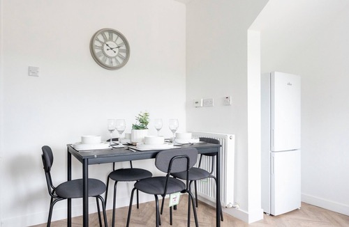 Broxburn House | Snug Modern Home in Broxburn